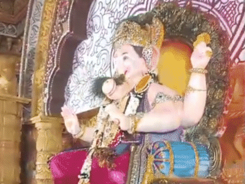 नम आंखों से विदा हुए लालबाग के राजा:गणपति उत्सव का समापन; ढोल-ताशों की धुन पर झूमे श्रद्धालु; गंगा घाट पर बप्पा का विसर्जन
