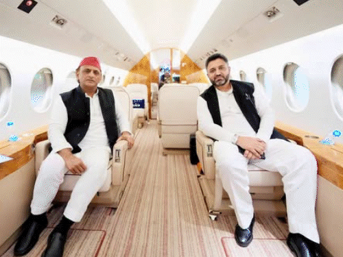 अखिलेश की सहारनपुर जनसभा क्या गुटबाजी से टली:2 सितंबर को क्यों पहुंचे सपा प्रमुख? किसी के साथ भोजन किया, किसी को साथ लाए