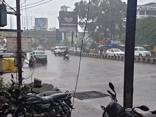छत्तीसगढ़ के 21 जिलों में भारी बारिश की चेतावनी:मनेंद्रगढ़ में पुलिया टूटी, MP जाने वाला रास्ता बंद, कल से कम होगी बारिश की तीव्रता