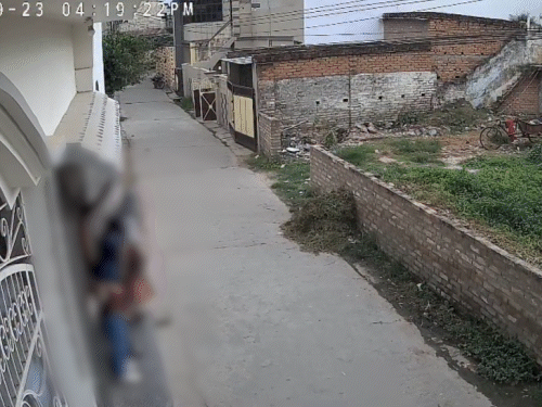 मुजफ्फरपुर में नाबालिग लड़की से छेड़खानी-मारपीट:आरोपी अरेस्ट, मां बोली- 3 महीने से परेशान कर रहा था; RJD ने काननू-व्यवस्था पर उठाए सवाल