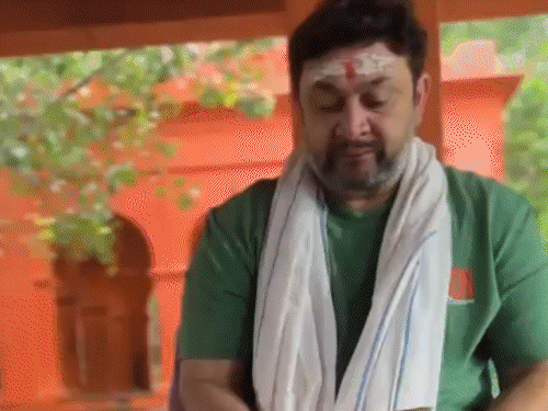 टीवी एक्टर राजेश ने धर्मारण्य वेदी पर किया पिंडदान:पूर्वजों के साथ नेपाल त्रासदी में मरने वालों के लिए की प्रार्थना, कहा- पितृपक्ष में गयाजी आना सौभाग्य