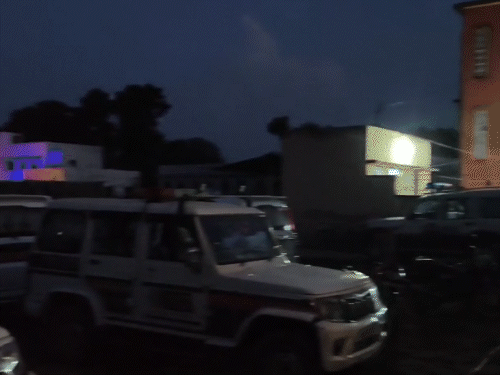 KGBV में 15 वर्षीय छात्रा की संदिग्ध मौत:सीतामढ़ी में ऊपरी मंजिल पर लटका मिला शव,1 महीने पहले दाखिला; फूफा बोले-‘सुबह छोड़ने आए थे’