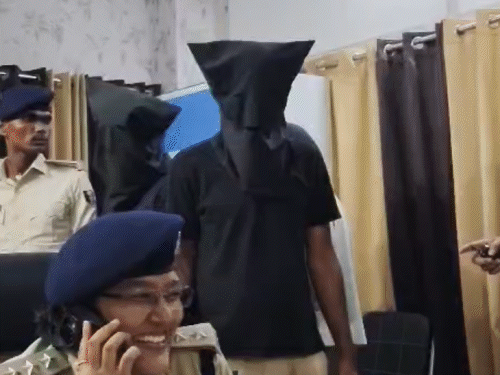 पटना में डिजिटल अरेस्ट से 2.5 करोड़ की ठगी:सरगना समेत 3 गिरफ्तार; कार पर पॉलिटिकल बोर्ड और विधानसभा का पास लगा था