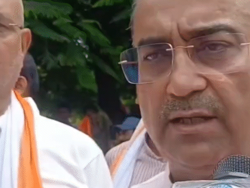 डस्टबिन घोटाले पर नोटिस से भड़के ओम प्रकाश यादव:बोले- जिसने चोरी की, वही मुझसे जवाब मांग रहा; सीवान भाजपा में बढ़ी तकरार