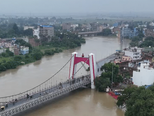 भास्कर के ड्रोन कैमरे से देखिए बिहार में बाढ़, VIDEO:गंगा, सोन, पुनपुन सहित 8 नदियां उफान पर, लाखों की आबादी प्रभावित