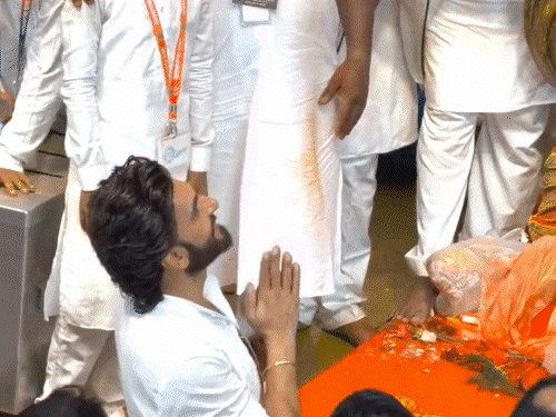 रणवीर सिंह ने लिया 1000 बेटियों की पढ़ाई का संकल्प:लालबागचा राजा पहुंचे थे; बोले- आशा है, इससे बप्पा प्रसन्न होंगे