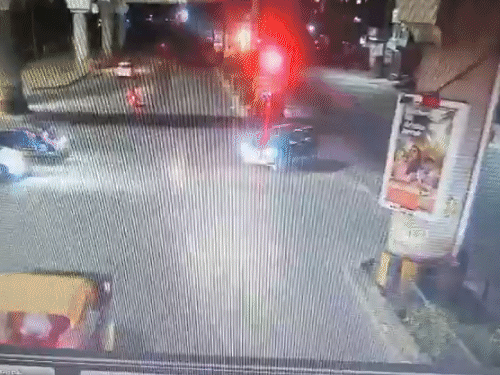 पूर्व मंत्री चांदना की पत्नी की एंडेवर का एक्सीडेंट-VIDEO:तेज रफ्तार थार ने गाड़ी को मारी थी टक्कर, तीन मजदूर हो गए थे घायल; सीसीटीवी सामने आया