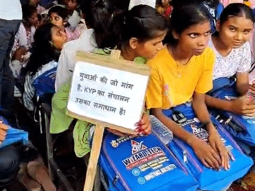 गर्दनीबाग में KYP केंद्र संचालकों की भूख हड़ताल शुरू:5 सितंबर को CM सचिवालय तक निकलेगा मौन जुलूस, कहा- लड़ाई जीतेंगे नहीं तो प्राण दे देंगे