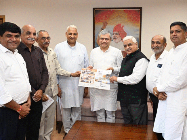 केंद्रीय मंत्रियों से मिले लघु उद्योग भारती के प्रतिनिधि:इंडिया इंडस्ट्रियल फेयर के लिए किया आमंत्रित; 23 से 26 अक्टूबर तक होगा 15वां इंडिया इंडस्ट्रियल फेयर