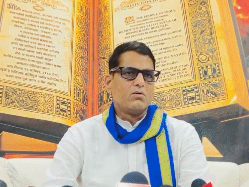 “ढाई हजार फुट गड्ढे में गाड़ देंगे”:करणी सेना को ‘अकबर की औलाद’ बताने वाले दामोदर को चुनौती, सागर में मुलाकात के लिए ललकारा