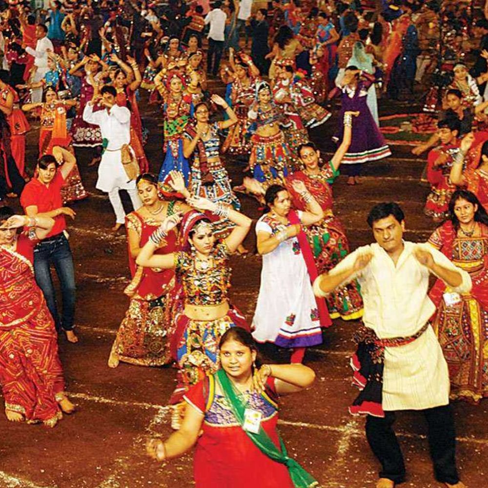 महाराष्ट्र में नवरात्रि पर गरबा में मुस्लिम बैन:आधार कार्ड जांच और तिलक से पहचान के बाद एंट्री; विहिप नियम जारी किए