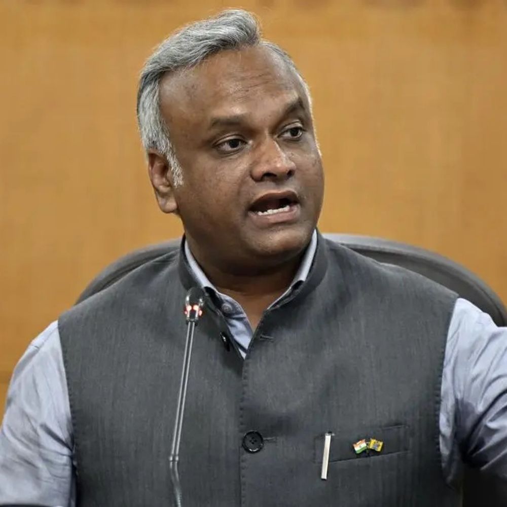 प्रियंक खड़गे बोले-बीजेपी नेता बिना टेलीप्रॉम्प्टर वंदे मातरम गाकर दिखाएं:अगर वे ऐसा कर देते हैं, तो मैं इस्तीफा दे दूंगा