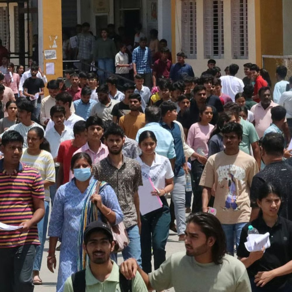 महाराष्ट्र TET पेपर लीक-जूते के सोल में छिपाकर पेपर निकाले:आरोपियों ने ₹8 हजार लिए थे; 28 जून को सरकार ने एग्जाम रद्द किया था