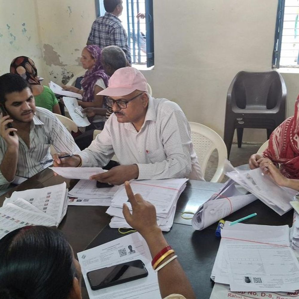 दिल्ली SIR- केजरीवाल समेत कई बड़े नेताओं को नोटिस:चुनाव आयोग ने 33.13 लाख मतदाताओं से जवाब मांगा