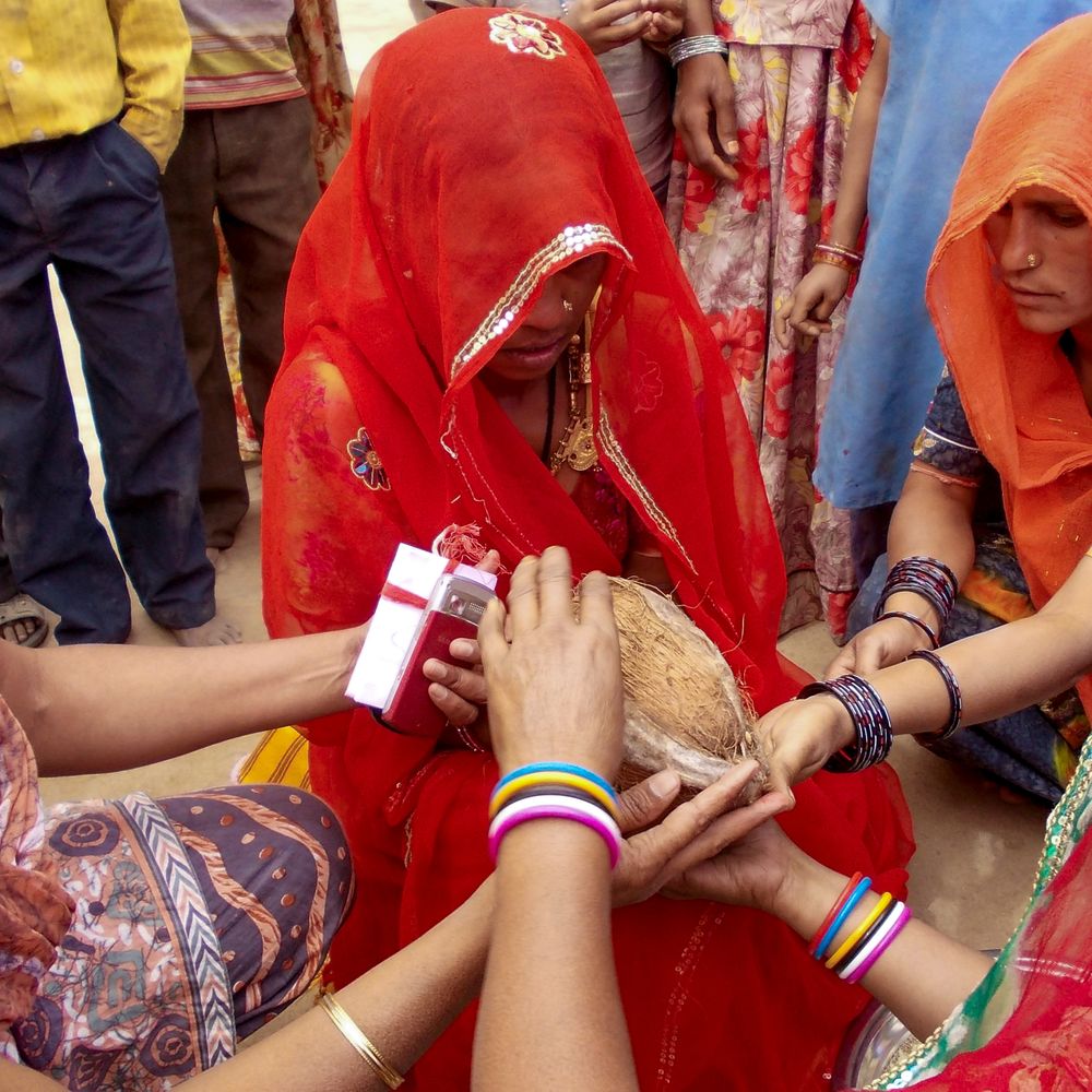 गुजरात के बनासकांठा के वाडिया गांव में बदलाव:बेटियों को देह व्यापार से बचाने के लिए 7 साल की उम्र में सगाई, 18 में शादी