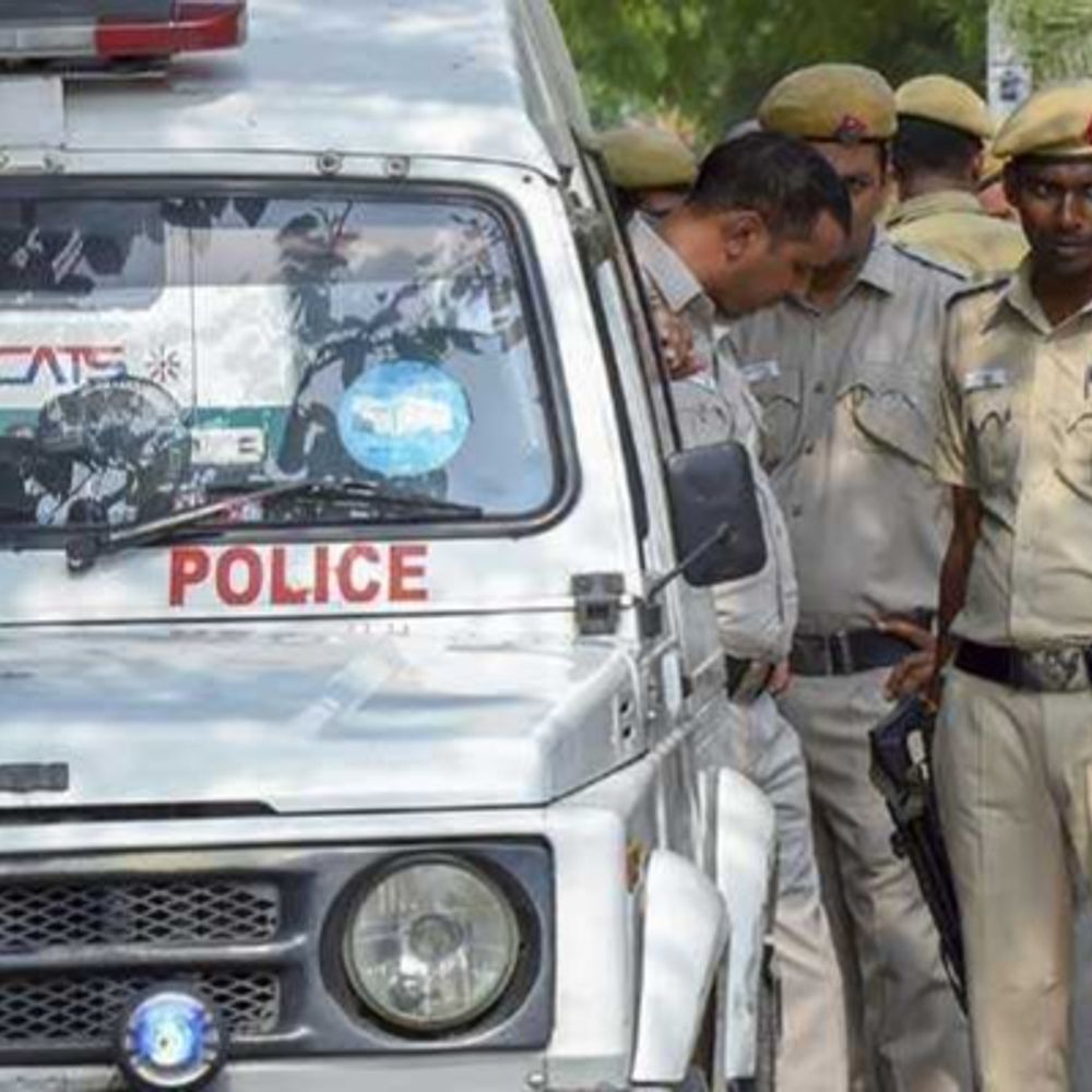 दिल्ली के कालकाजी मंदिर के पास गैंगरेप:नाबालिग दर्शन के बाद पार्क गई थी; 3 युवकों ने पुलिसकर्मी बनकर धमकाया; एक आरोपी एनकाउंटर के बाद गिरफ्तार