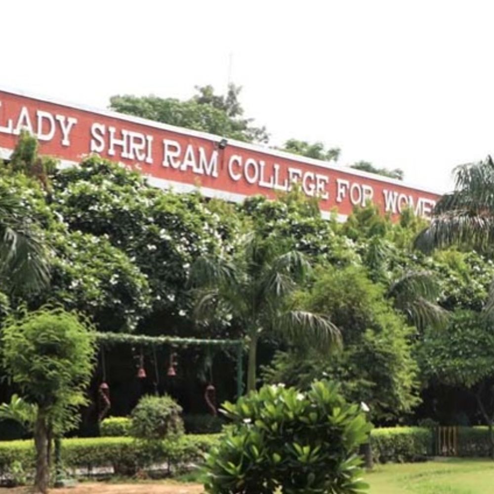 दिल्ली-गैंगरेप के बाद लेडी श्रीराम कॉलेज में क्लासेस बंद:ऑनलाइन पढ़ाई शुरू; गेट के पास गैंगरेप आरोपी के एनकाउंटर के बाद फैसला