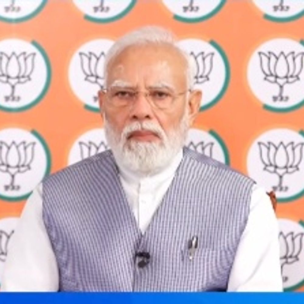 पीएम मोदी बोले- समाज के लिए काम करें:वोटबैंक की राजनीति के लिए नहीं, वाराणसी से वडनगर जा रहे बाइकर्स से बात की