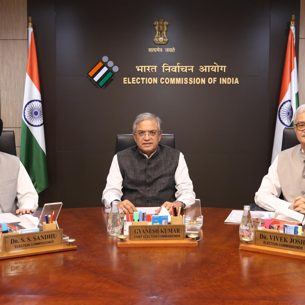 विवाद के बीच चुनाव आयोग की बैठक:जिन लोगों का SIR में नाम छूटा, अधिकारी उनके घर जाकर दस्तावेज लेंगे