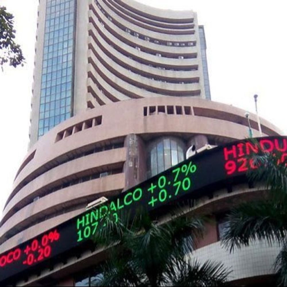 सेंसेक्स में 100 अंक की बढ़त:72,650 पर कारोबार कर रहा, बैंकिंग और IT शेयर्स में ज्यादा खरीदारी
