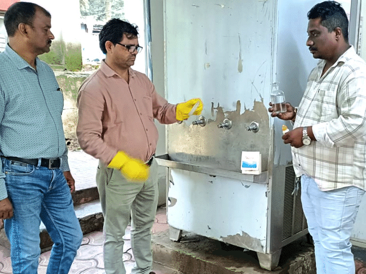 रेल यात्रियों को मिलेगा स्वच्छ-सुरक्षित पेयजल:284 स्टेशनों पर निगरानी, 9,850 नलों-वाटर बूथों की सफाई; पश्चिम मध्य रेलवे ने चलाई मुहिम