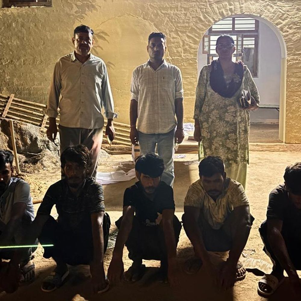 महेंद्रगढ़ में मोबाइल टावर से चोरी के 5 आरोपी काबू:चोरी की बैटरियां और पिकअप गाड़ी बरामद, 4 रेवाड़ी के रहने वाले