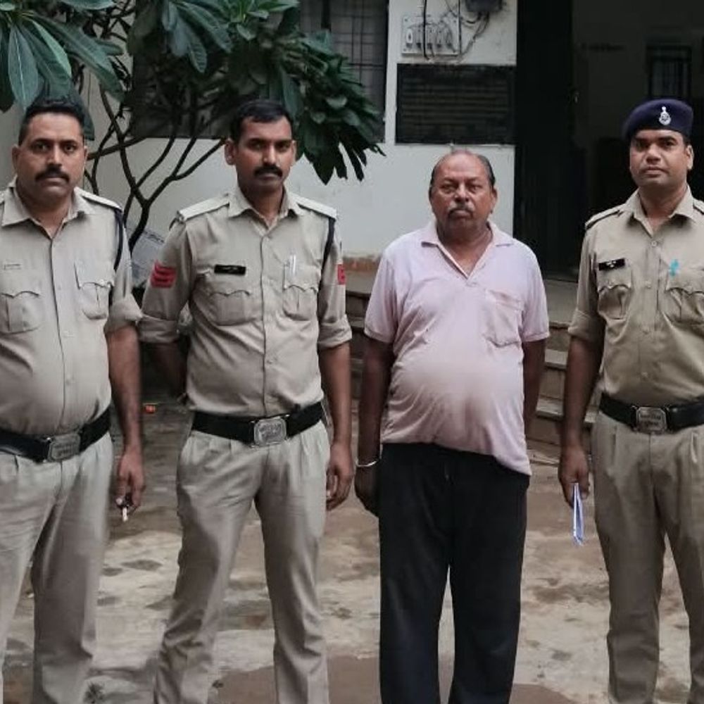 फर्जी NGO के नाम पर सरकारी जमीन बेचने वाला पकड़ाया:शिवपुरी में 3 हजार का इनामी गिरफ्तार; 18 महीने से चल रहा था फरार
