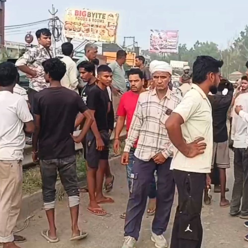 इसराना में पिकअप की टक्कर से बाइक सवार की मौत:साथी गंभीर घायल, काम से जा रहे थे दोनों, मृतक दो बच्चों का पिता