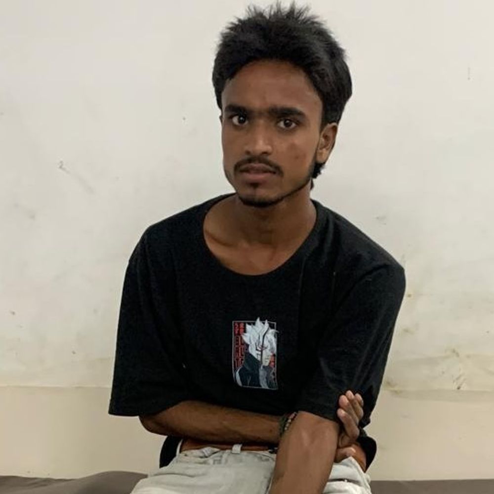 भैंस बचाने में बाइक सवार युवक गिरा, जख्मी:नयागांव में हुआ हादसा, अस्पताल में इलाज जारी