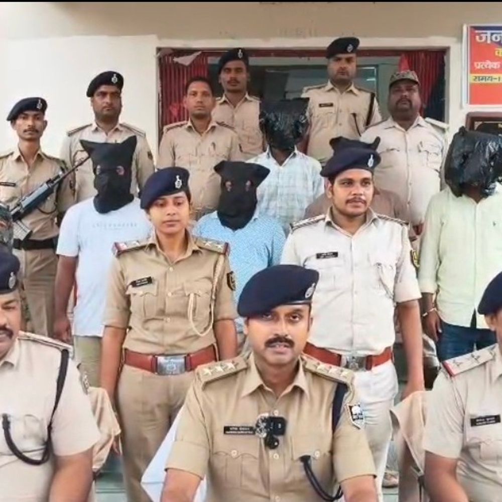 पूर्णिया में 714 ग्राम स्मैक के साथ 5 तस्कर गिरफ्तार:पश्चिम बंगाल के मालदा से ला रहे थे खेप; कार और मोबाइल पुलिस ने किया जब्त