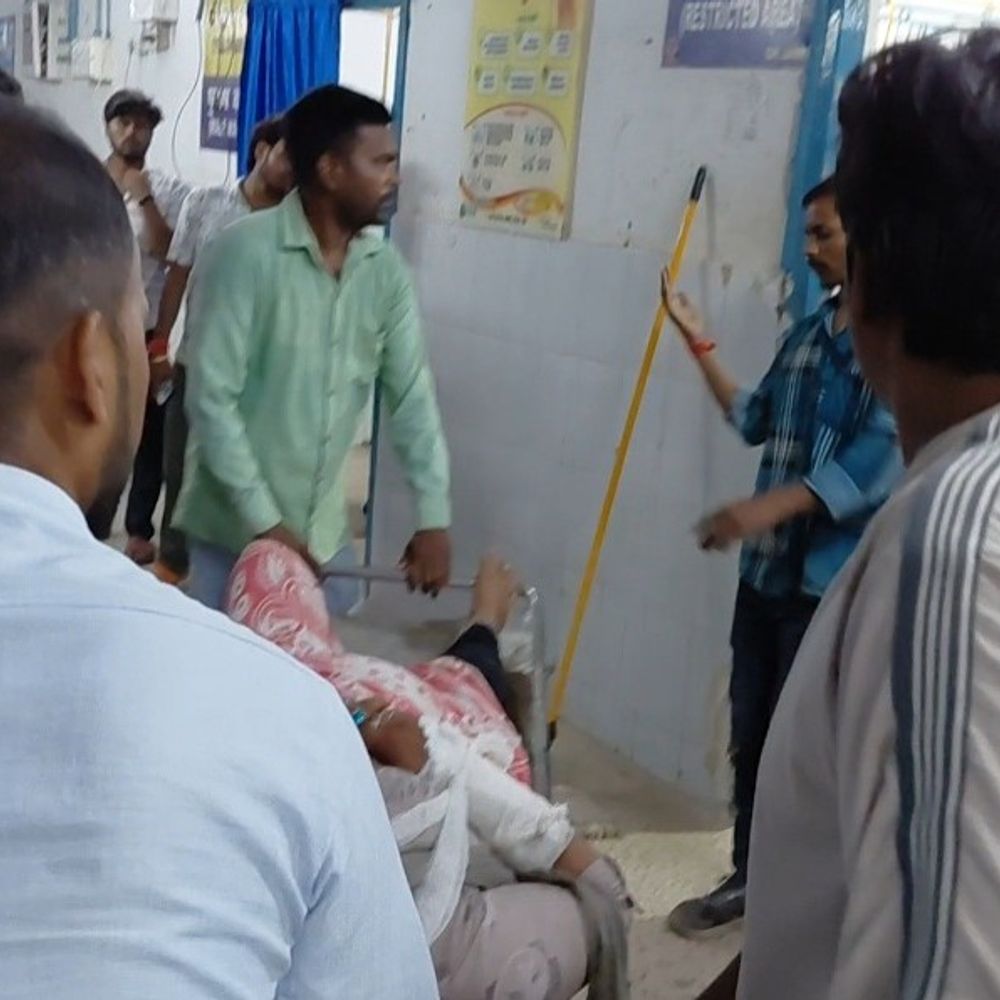 सिकंदरा-चेवाड़ा मुख्य मार्ग पर स्कूटी-बाइक की टक्कर, महिला घायल:बेहतर इलाज के लिए जमुई सदर अस्पताल रेफर, मोटर साइकिल सवार मौके से फरार
