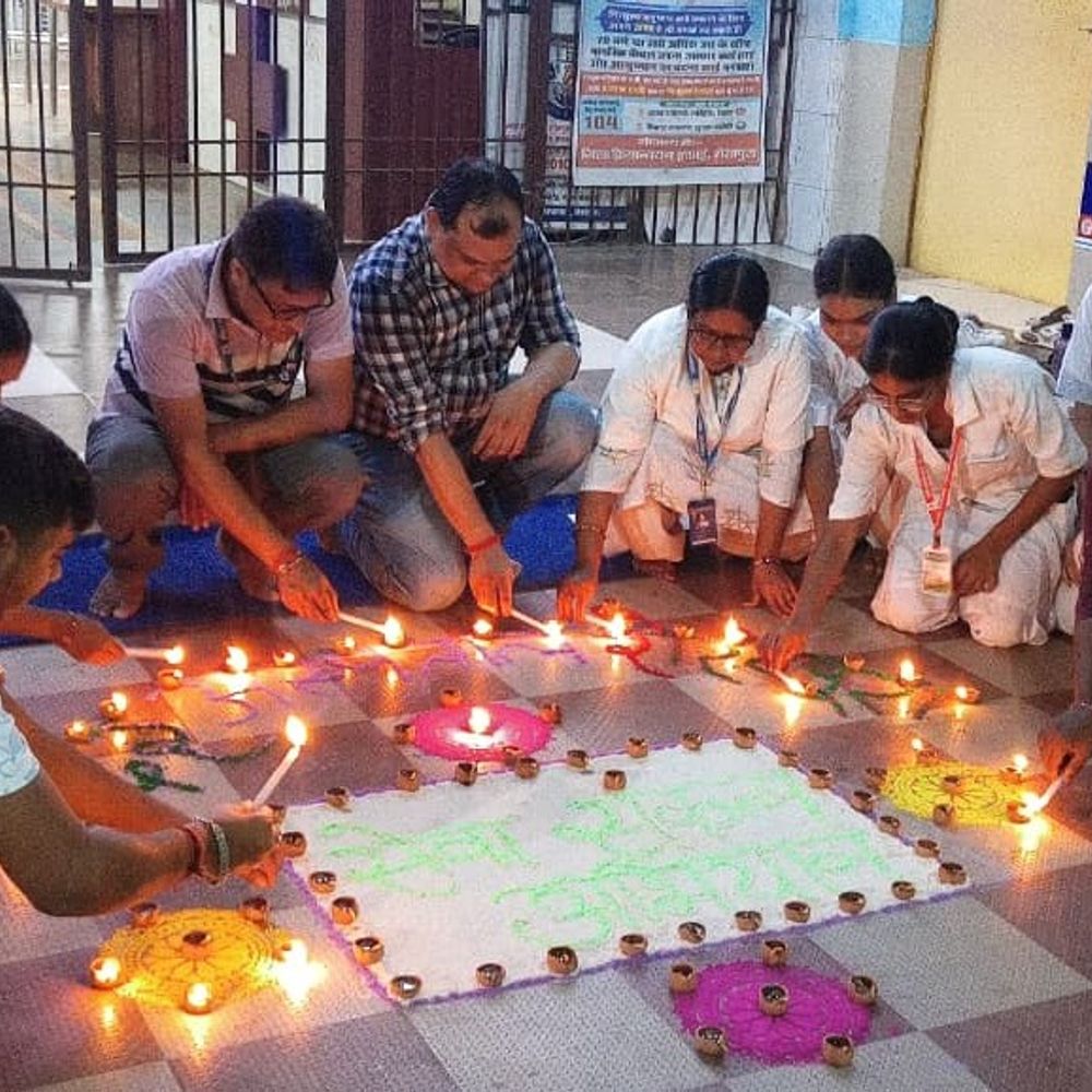 शेखपुरा सदर अस्पताल में 201 दीप जलाए:मरीजों की सेवा-संवेदना का लिया संकल्प; 31 मार्च 2027 तक चलेगा अभियान
