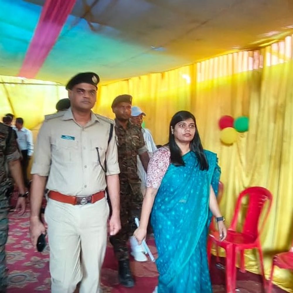 शिवहर में ‘प्रशासन आपके द्वार’ का असर:चमनपुर में लगा सहयोग शिविर; 4 को जन्म प्रमाण पत्र, 3 लाभुकों को मौके पर मिले राशन कार्ड