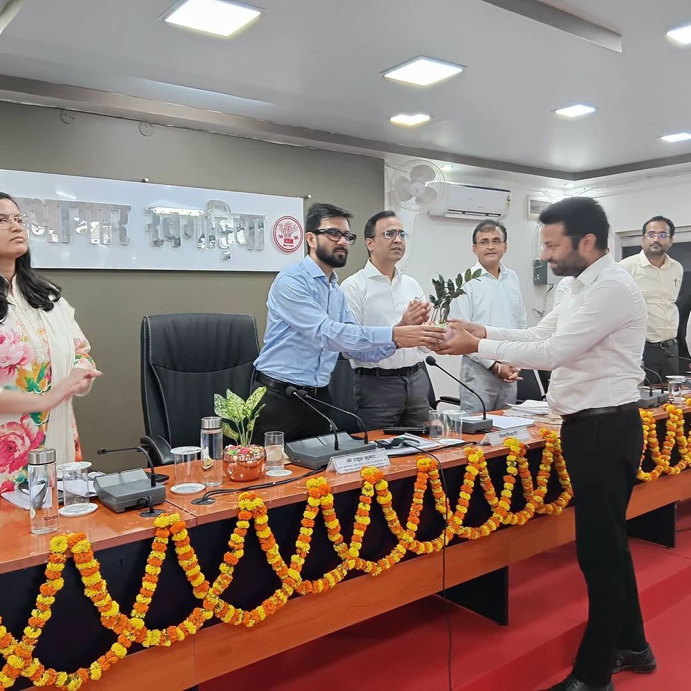 बाढ़ प्रभावित क्षेत्रों में गड्ढों पर लगेंगे लाल निशान:बच्चों को पानी में नहीं जाने दें, प्रभारी सचिव ने राहत-बचाव कार्यों की समीक्षा कर निर्देश की