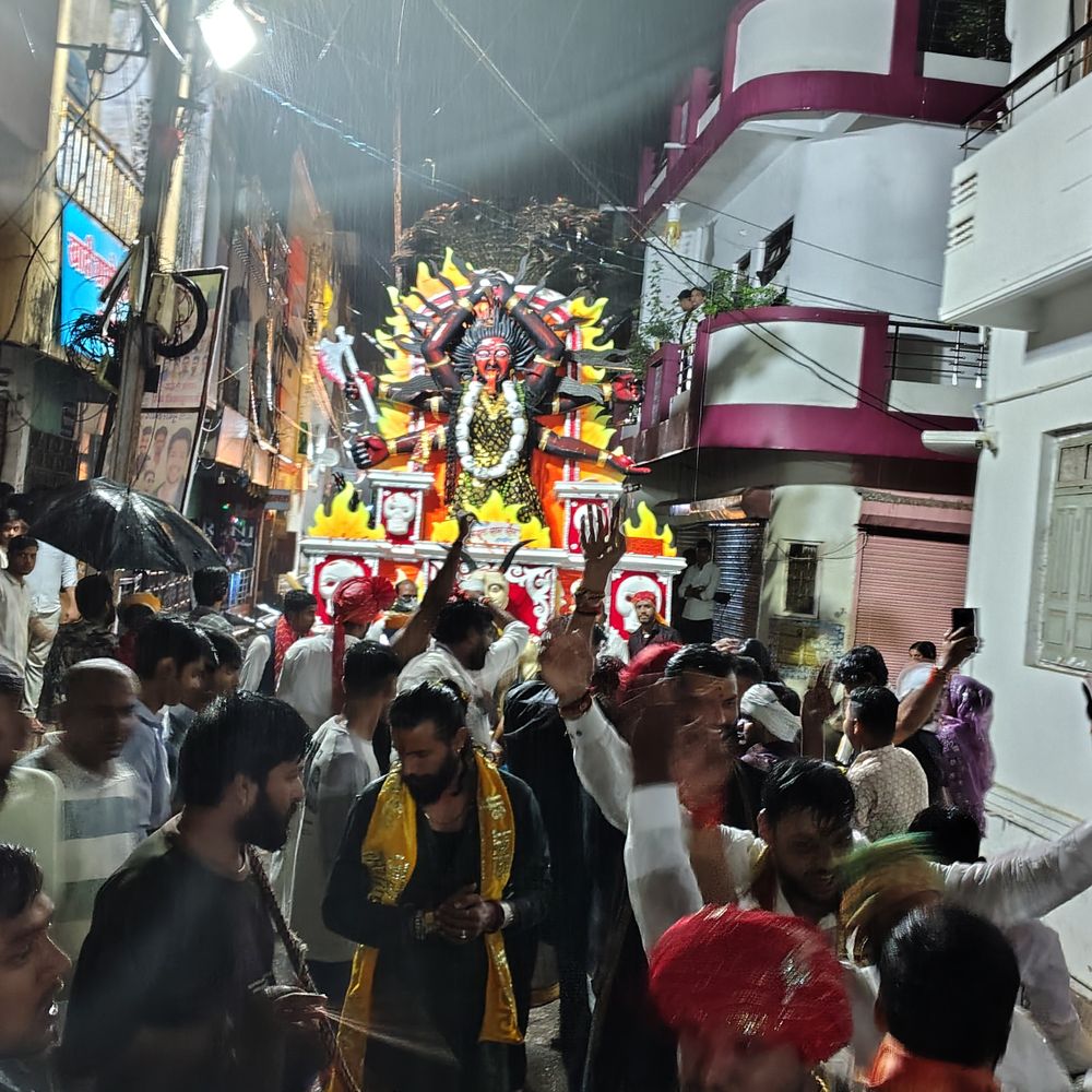 शाजापुर में गोगा नवमी पर निकलीं पांच परंपरागत छड़ियां:40 दिन की उपासना हुई पूरी, उत्साह से मना गोगादेव महाराज का जन्मोत्सव