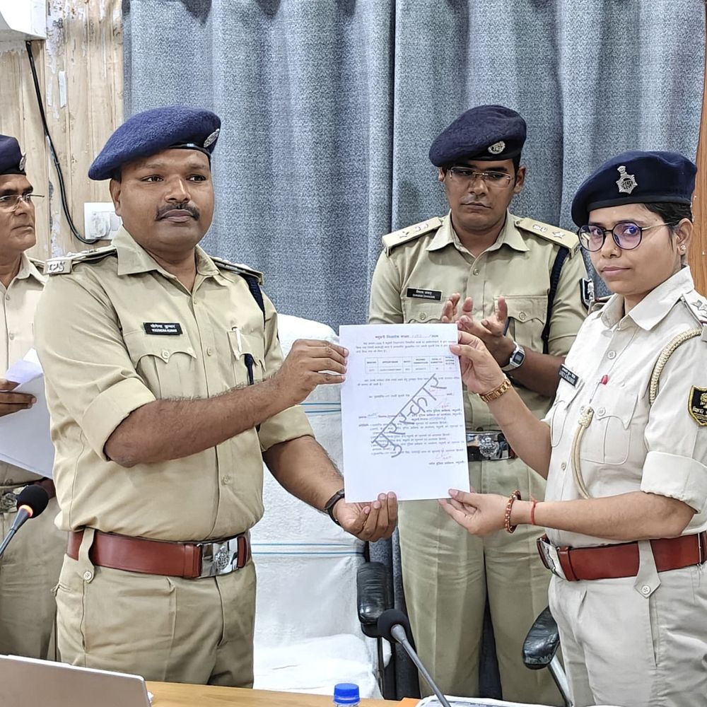 SSP ने एसआई लवली कुमारी को किया सम्मानित:अगस्त में बेहतर कार्य करने पर दिया प्रशस्ति पत्र, 14 मामलों में चार्जशीट दाखिल कर 11 मामलों की सीसीटीएनएस में की एंट्री