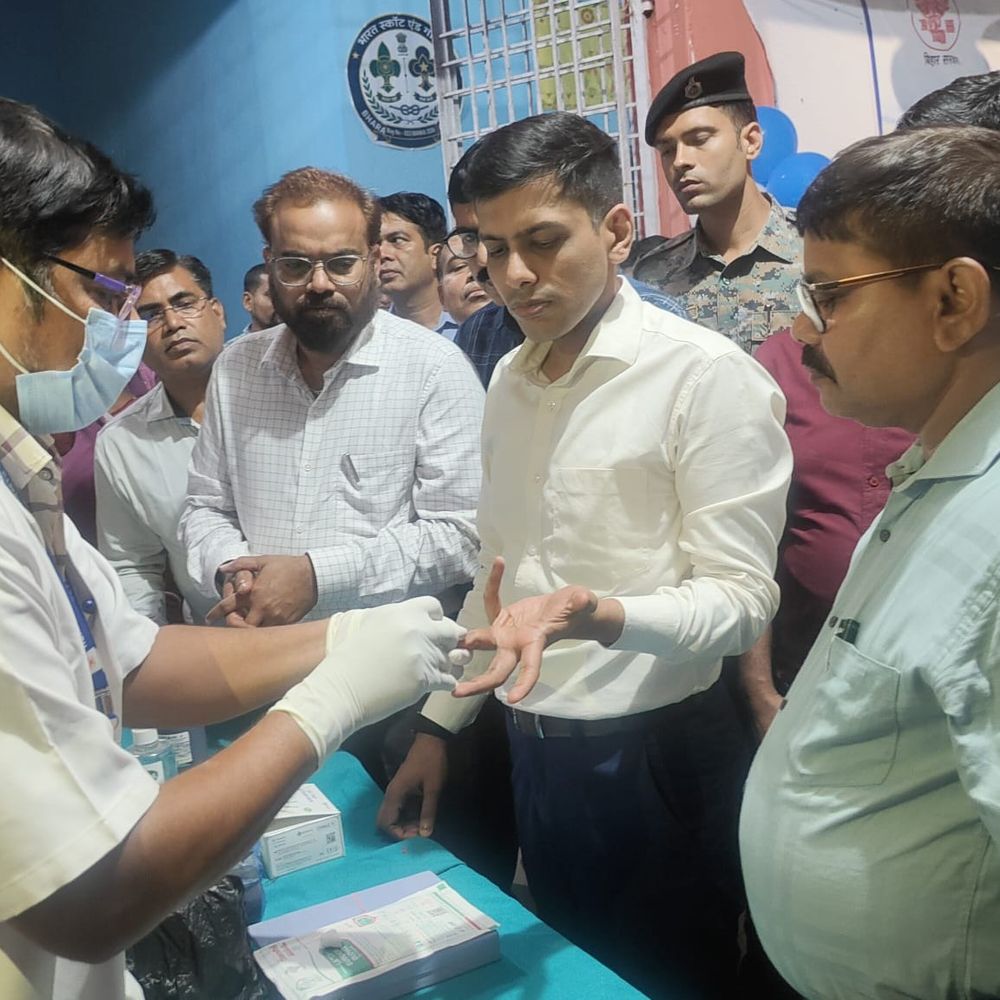 बांका में फाइलेरिया उन्मूलन के लिए नाइट ब्लड सर्वे शुरू:DM ने खुद रक्त का नमूना देकर किया शुभारंभ, रात में अधिक सक्रिय होते हैं परजीवी