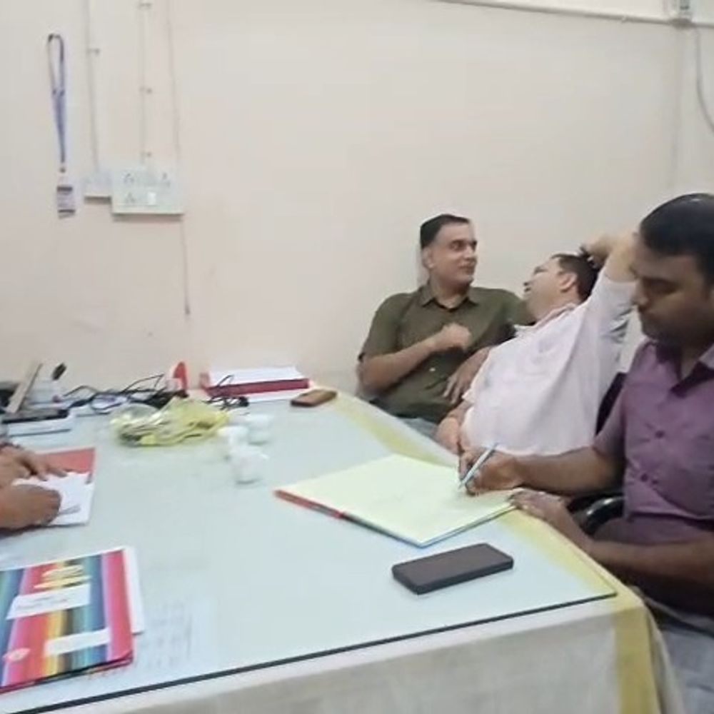 नवादा में डॉक्टरों की हड़ताल:सदर अस्पताल की OPD दोपहर बाद बंद, सैकड़ों मरीज बिना इलाज लौटे; इमरजेंसी-प्रसव सेवा जारी