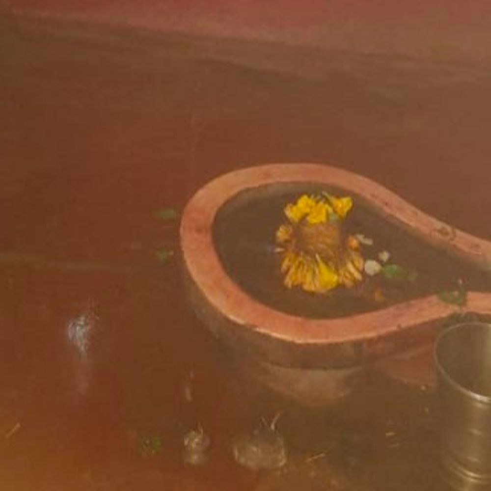 मंदिर से पीतल का घंटा और चांदी के श्रृंगार चोरी:बांका के ग्रामीणों में आक्रोश, पुलिस ने केस दर्ज कर जांच की शुरू