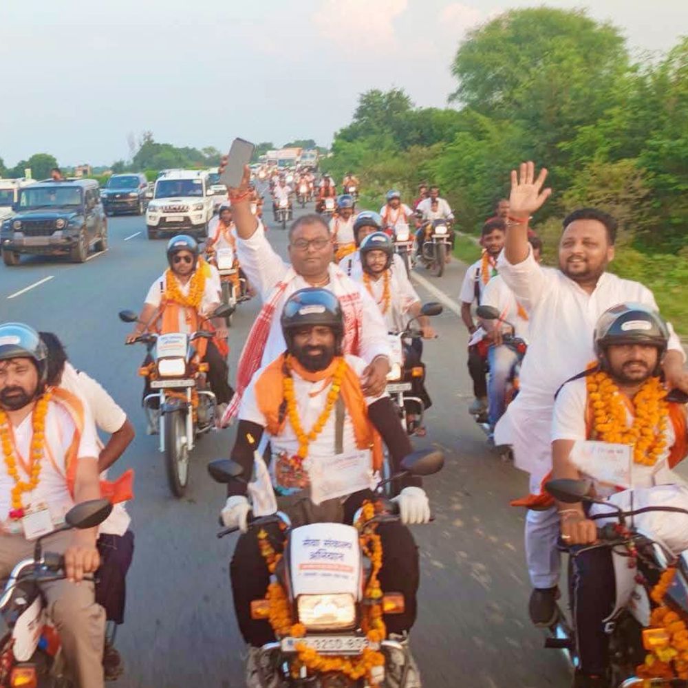 औरैया में सेवा संकल्प अभियान की बाइक यात्रा का स्वागत:योग, स्वच्छता और पौधारोपण के जरिए दिया सेवा का संदेश