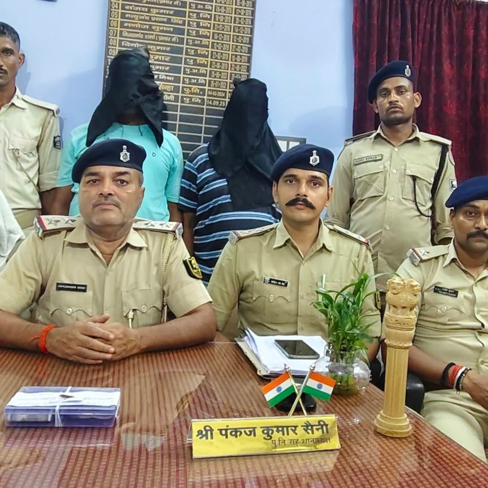 ऑनलाइन लोन का झांसा देकर ठगी करने वाले 2 अरेस्ट:3 मोबाइल- 9,770 रुपये बरामद, बैंक मैनेजर-कंपनी कर्मचारी बनकर करते थे फोन
