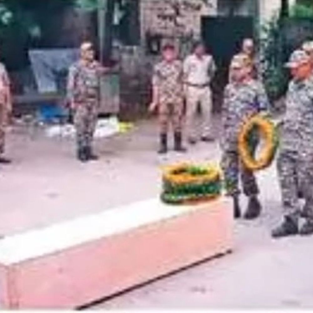 CRPF आरक्षक का शव पेड़ पर फांसी से लटका मिला:बिलासपुर में ड्यूटी खत्म होने के बाद से लापता था; केंद्रीय विद्यालय के पास मिला