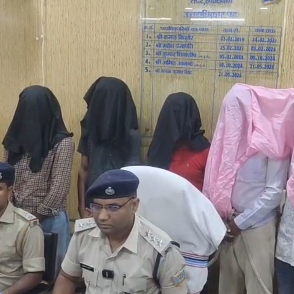 हजारीबाग में फर्जी फ्रेंचाइजी के नाम पर ठगी:किराए के मकान से 5 आरोपी गिरफ्तार, मोबाइल-लैपटॉप और फर्जी दस्तावेज मिले