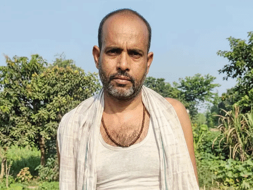 बेगूसराय: बाढ़ के पानी में डूबने से कंपाउंडर की मौत:सुबह सड़क किनारे गड्ढे में मिली लाश, शनिवार शाम को खेत की ओर निकले थे