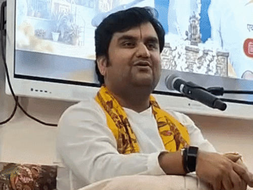 इंद्रेश महाराज बोले- रिलेशनशिप पर ध्यान दे रहे स्टूडेंट:कहा- दोस्तों की पसंद के हिसाब से जीना कैसी आजादी; रायपुर में की Gen-Z से चर्चा