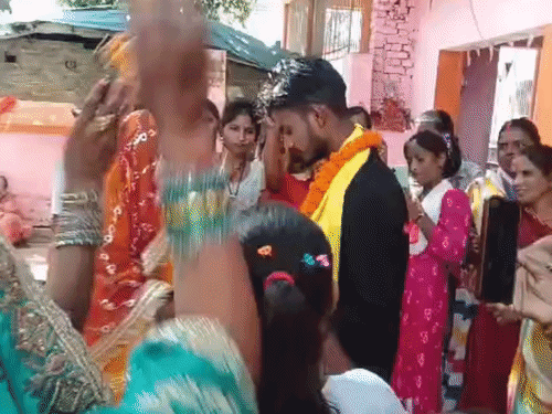 मोबाइल खोलेगा पति-पत्नी की मौत का राज:फोन में वीडियो आने के बाद झगड़े की आशंका, सिद्धार्थनगर में शादी वाली रात हुई थी दोनों की मौत