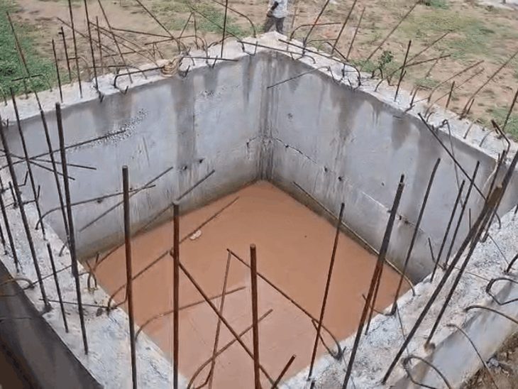 खुले रेलवे टैंक में डूबने से नाबालिग की मौत:पानी में तैरता मिला शव, परिजन कर रहे थे तलाश