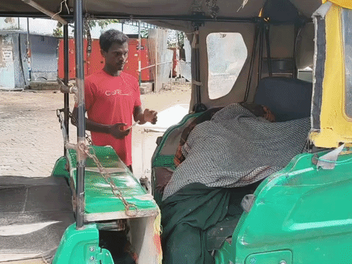 नालंदा- बच्चों के सामने गोली मारकर मां की हत्या:पति हथियार के साथ अरेस्ट, बाइक खरीदने को लेकर विवाद हुआ था; सास बोली- बहू ने खुद शूट किया है