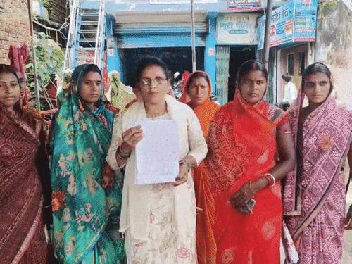 भागलपुर में जीविका समूह की महिला 1.25 लाख लेकर फरार:ग्रुप की अन्य महिलाओं ने थाने में दिया आवेदन, बोलीं- आरोपी को उसके पति ने भगाया