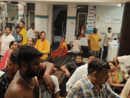 आरा में हथियारबंद बदमाशों ने युवक को मारी गोली:दुकान खोलने के लिए उधार में दिए थे 20 हजार रुपए; मांगने पर हाथ में मारी गोली, हालत नाजुक